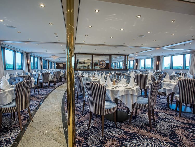 VIVA MOMENTS: VIVA MOMENTS_Restaurant