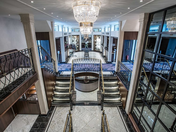 VIVA MOMENTS: VIVA MOMENTS Lobby