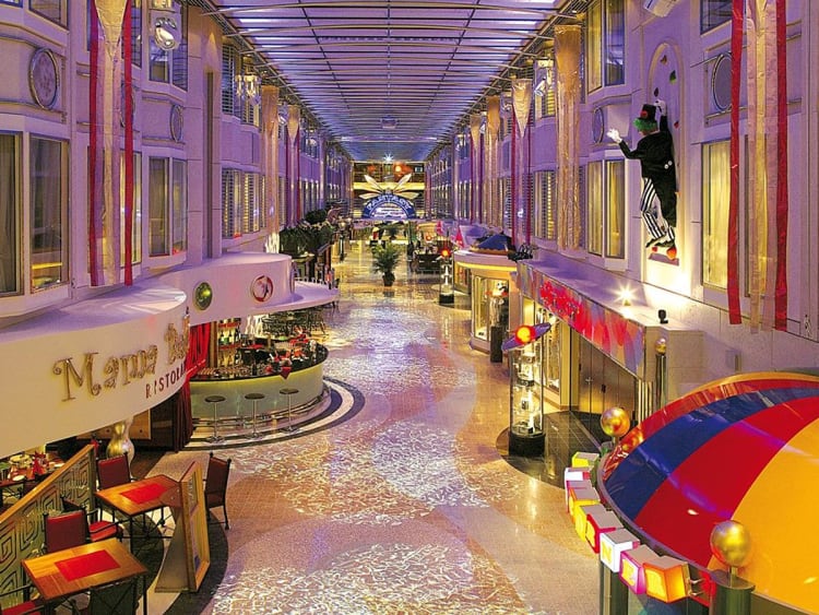 Color Fantasy: Promenaden