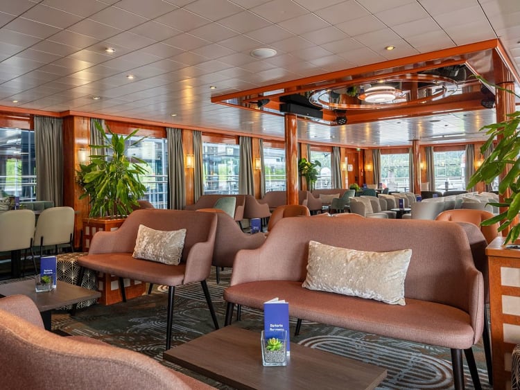 Bolero: Panorama Lounge Deck 3