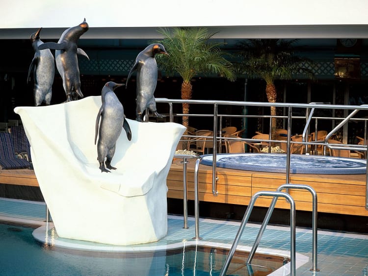 Oosterdam: Lido Pool Deck 9