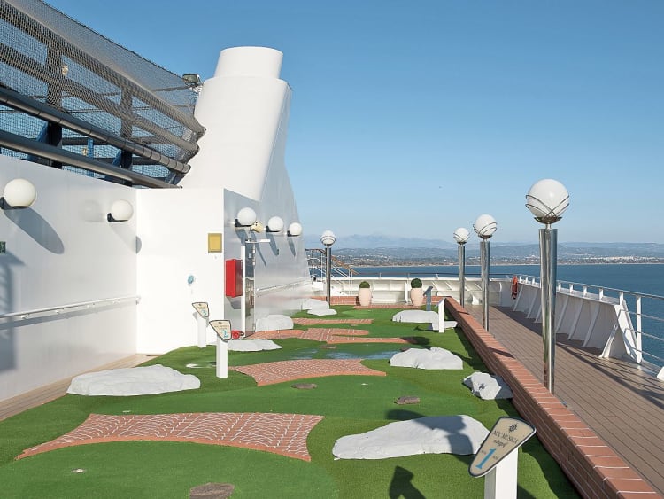 MSC Musica: Minigolf 