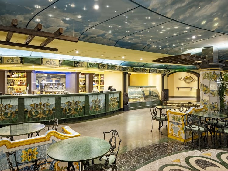 MSC Splendida: Restaurant La Piazzetta Deck 6