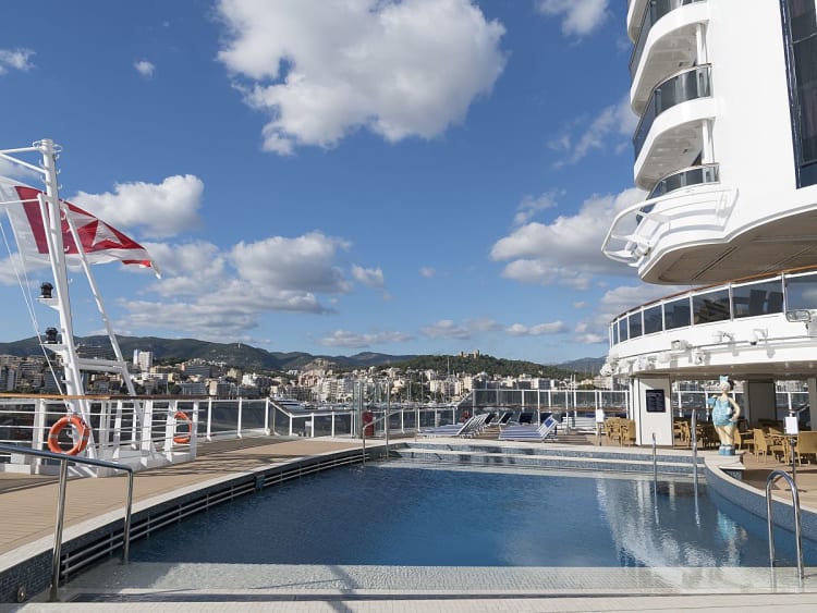 MSC Seaside: South Beach Pool Deck 7