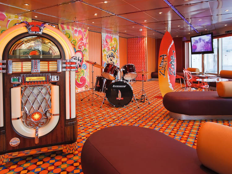 Costa Pacifica: Teen Zone Deck 10