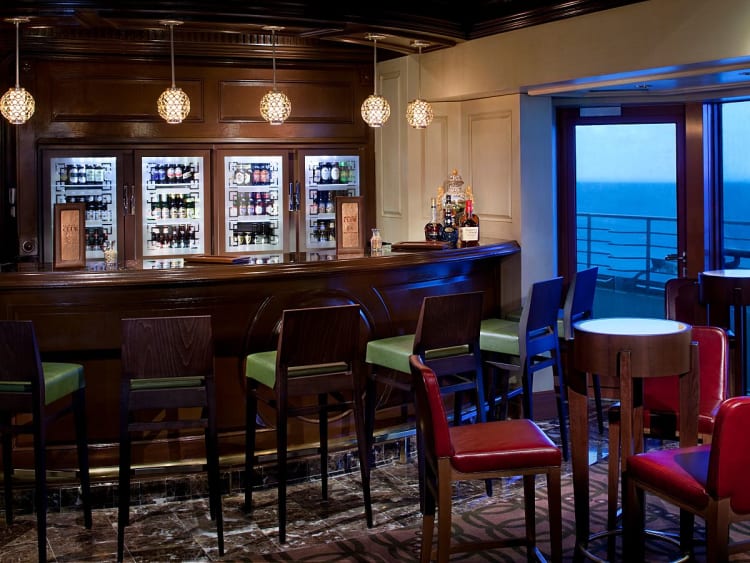 Celebrity Infinity: Michaels Club Bar