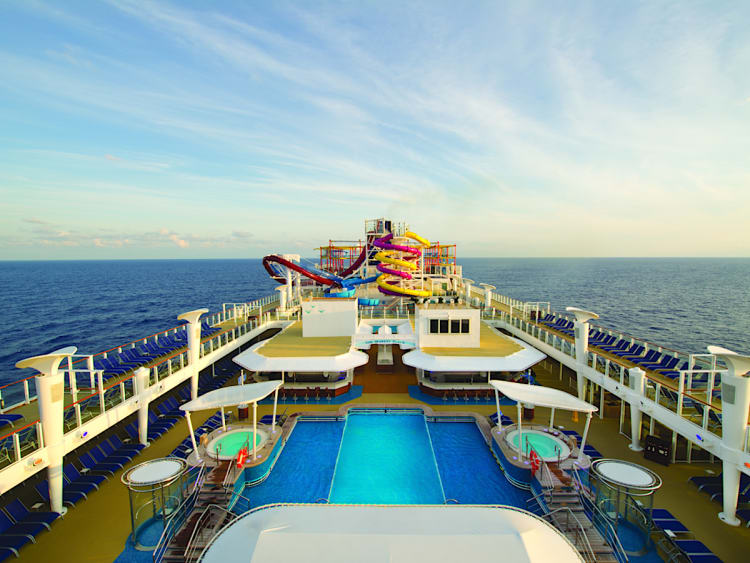 Norwegian Breakaway: Pooldeck