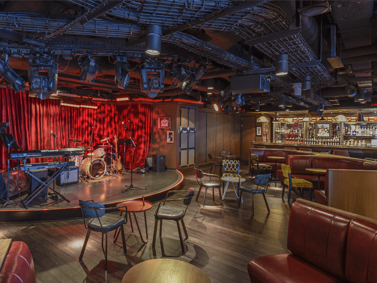 Norwegian Breakaway: Syd Norman&acute;s Pour House Bar