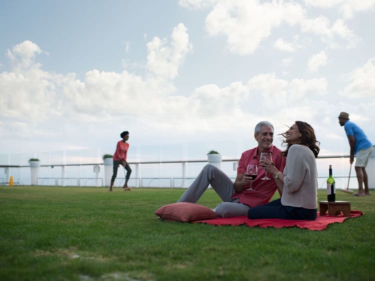 Celebrity Equinox: The Lawn Club Picknick