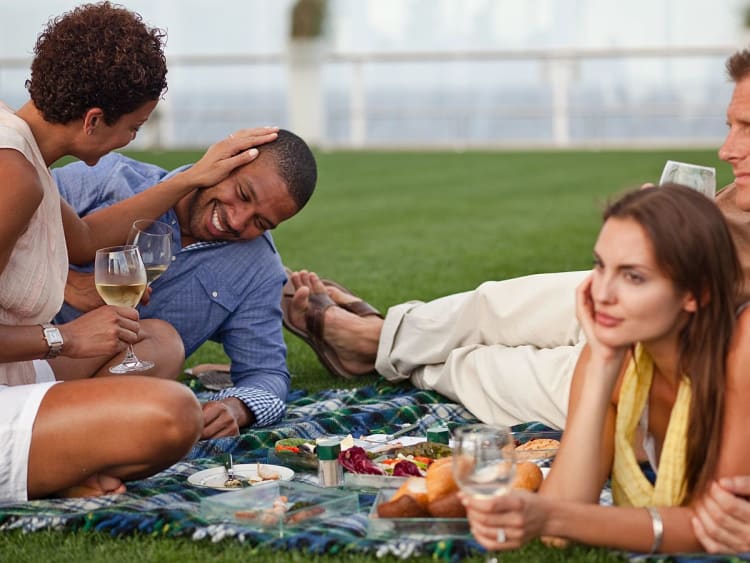Celebrity Solstice: Lawn Club Picknick