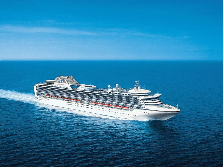 Diamond Princess: Au&szlig;enansicht ganzes Schiff