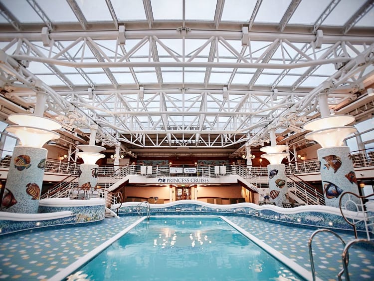 Diamond Princess: Calypso Reef & Pool &uuml;berdachtes Becken