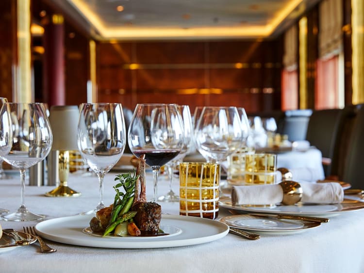 Silver Cloud: LaDame auf Deck 4