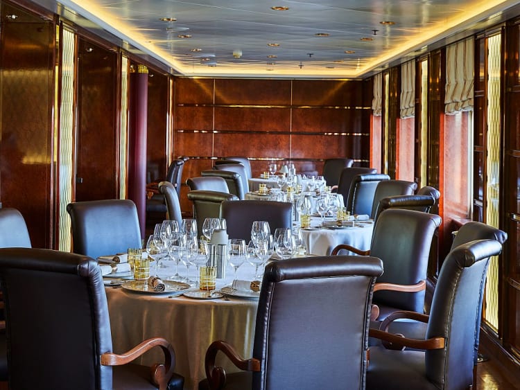 Silver Cloud: LaDame auf Deck 4