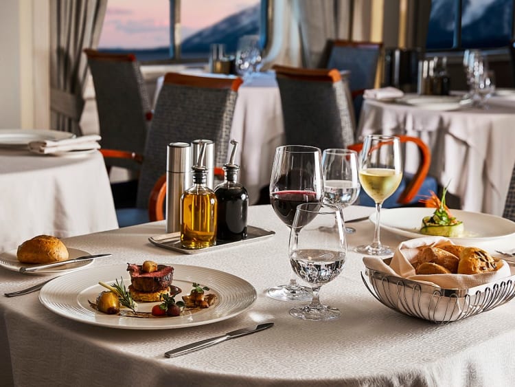 Silver Cloud: The Restaurant auf Deck 4