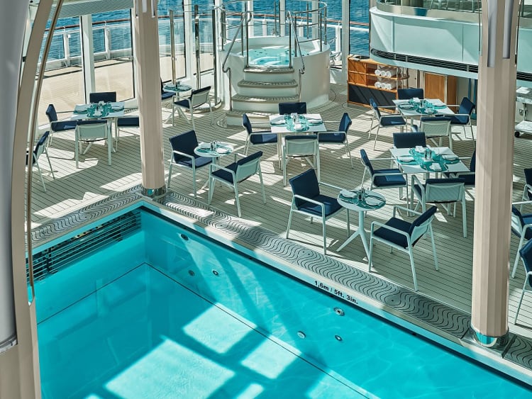 Silver Endeavour: Restaurant The Grill auf Deck 5