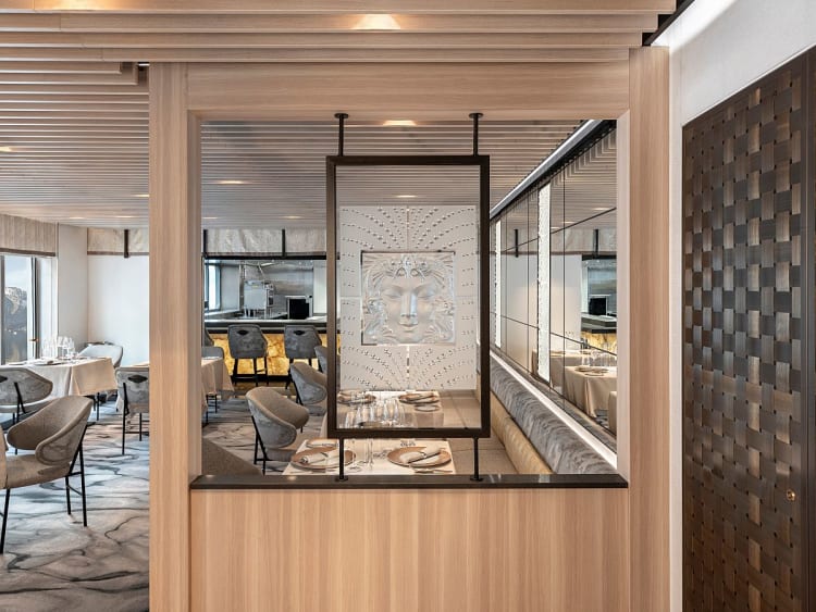 Silver Endeavour: LaDame auf Deck 4