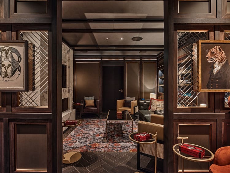 Silver Endeavour: Connoisseur's Corner auf Deck 4