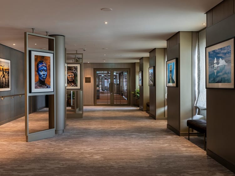 Silver Ray: Kunstausstellung