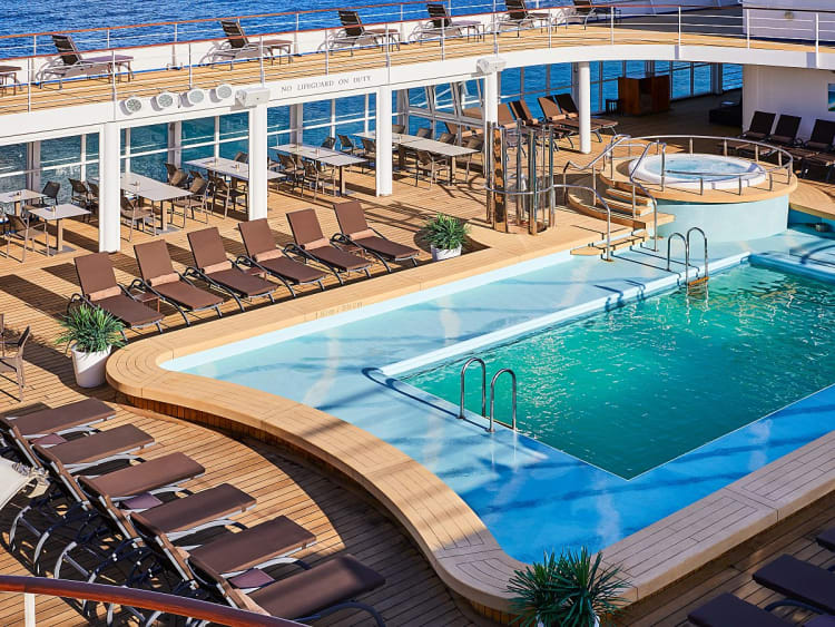 Silver Shadow: Pool auf dem Sonnendeck