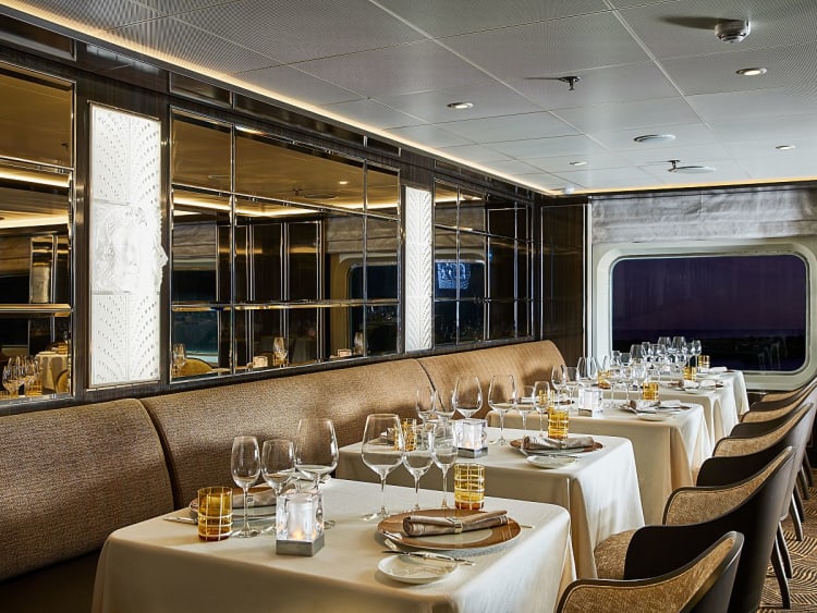 Silver Shadow: LaDame auf Deck 7