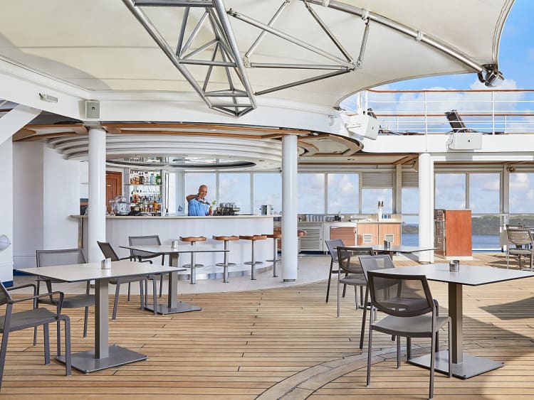 Silver Shadow: Poolbar auf dem Sonnendeck