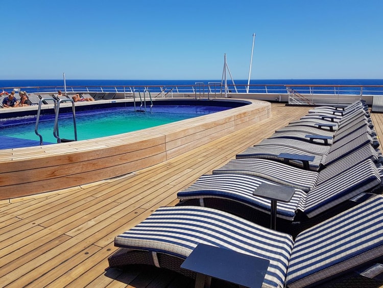 Vasco da Gama: Oasis Pool Sonnendeck