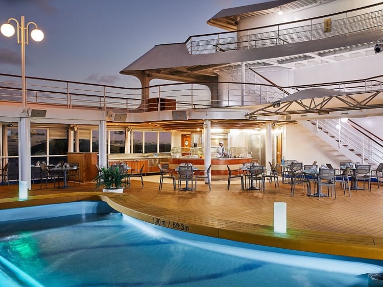 Silver Whisper: The Grill Restaurant am Pool