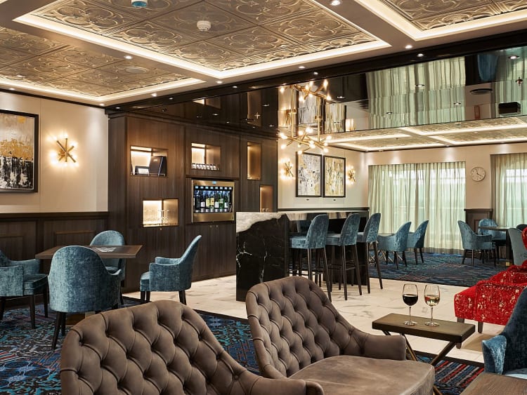 Carnival Horizon: Library Bar