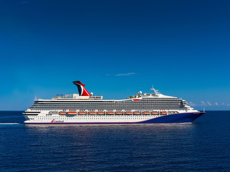 Carnival Sunrise: Schiff seitlich