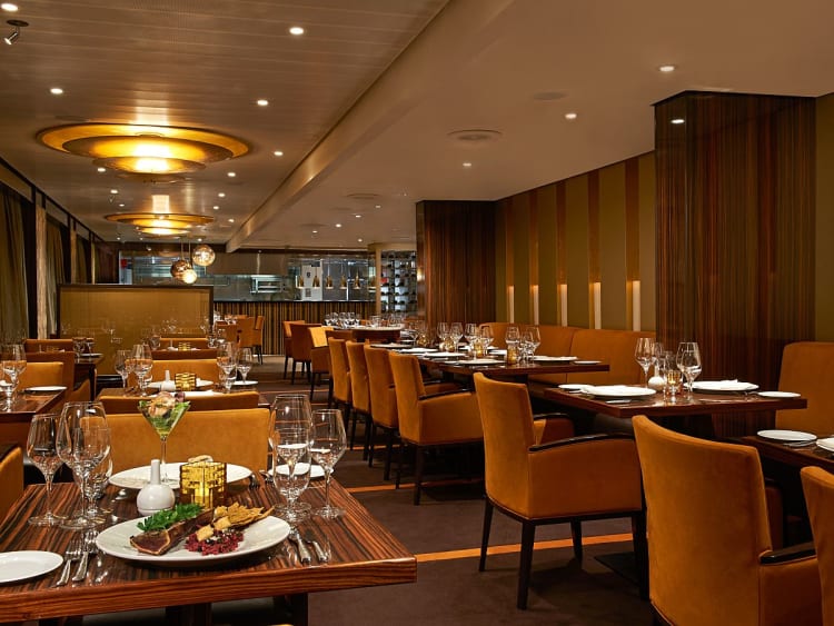 Carnival Sunrise: Restaurant Fahrenheit