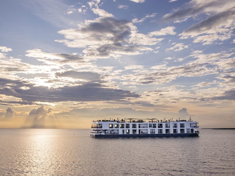 Mekong Discovery: Aussenansicht bei Sonnenuntergang