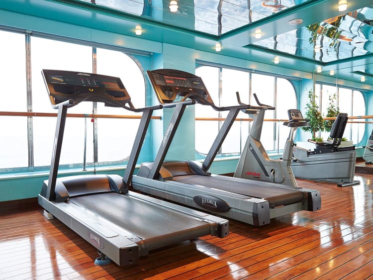 MS Hamburg: Fitnessraum auf dem Sonnendeck
