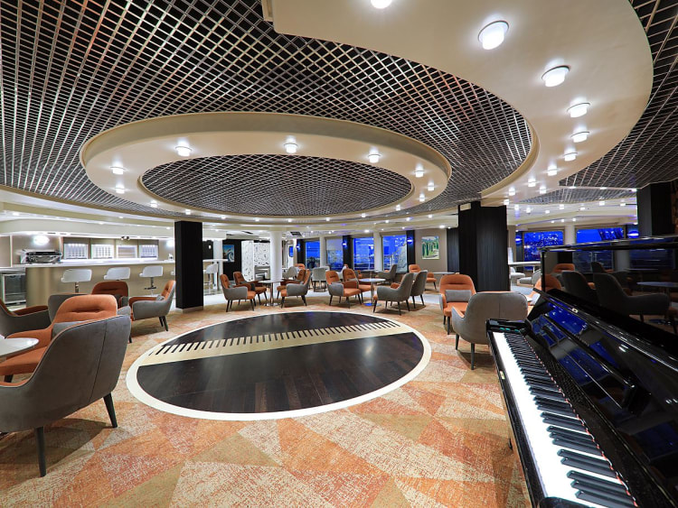 MS Hamburg: "Weinstube" auf Deck 5