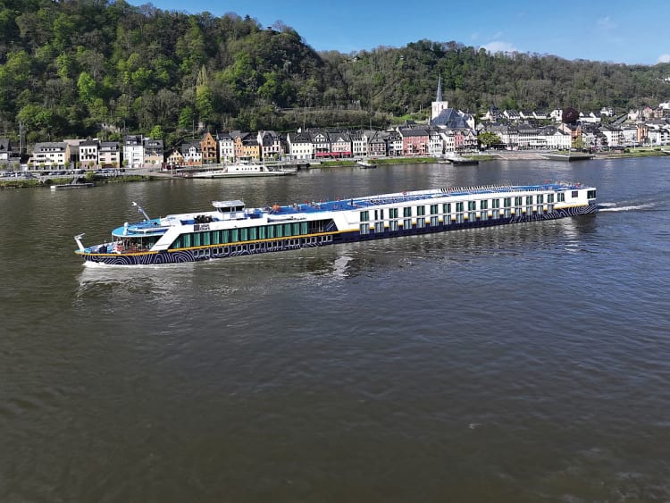 Lady Cristina: Seitenansicht