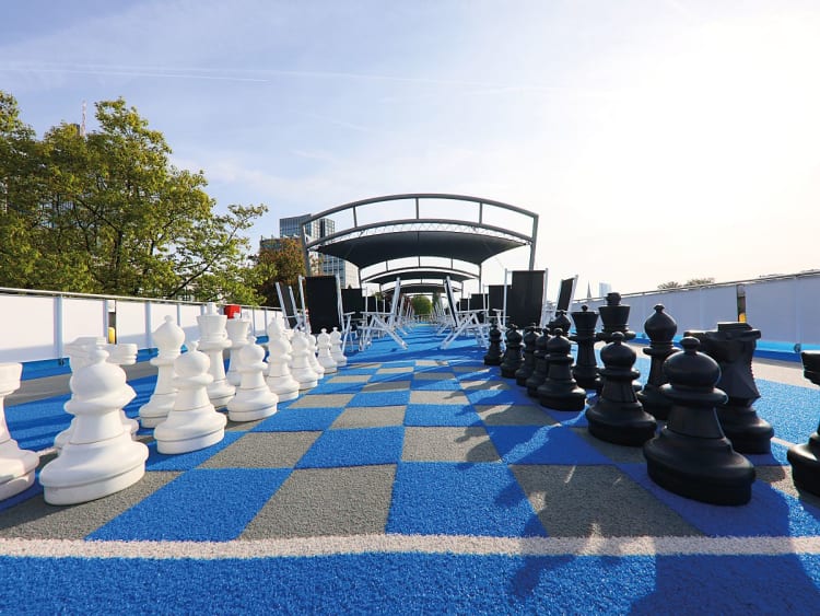 Lady Cristina: Schachbrett auf dem Sonnendeck