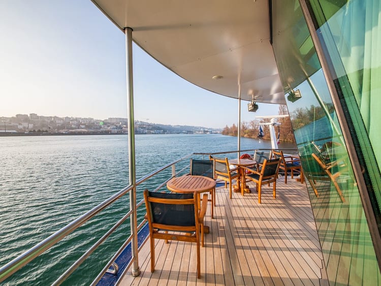 Lady Cristina: Terrasse vor der Panoramalounge auf Deck 3