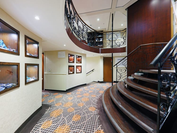 Lady Cristina: Treppe zwischen Deck 1 & 2