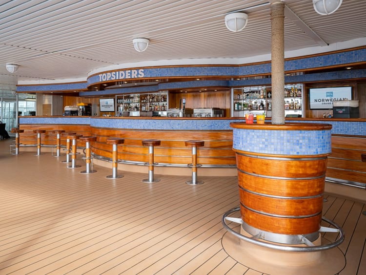 Norwegian Sky: "Topsiders" Bar auf Deck 11
