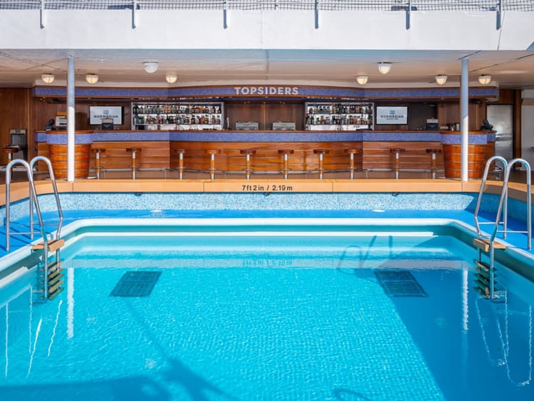 Norwegian Sky: Pool auf Deck 11