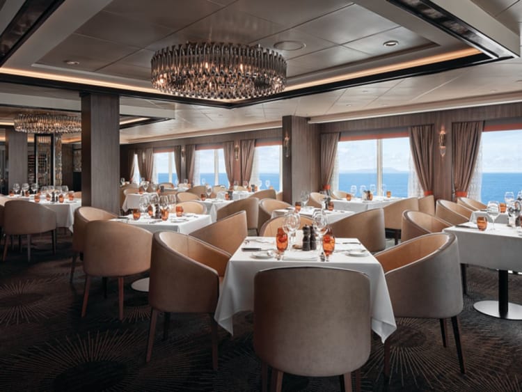 Norwegian Sky: Restaurant "Cagneys" auf Deck 12