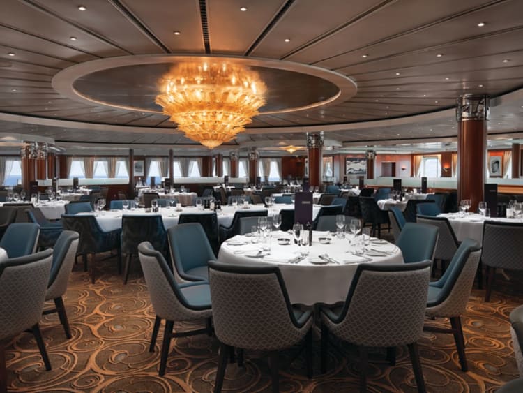 Norwegian Sky: Hauptspeisesaal auf Deck 5