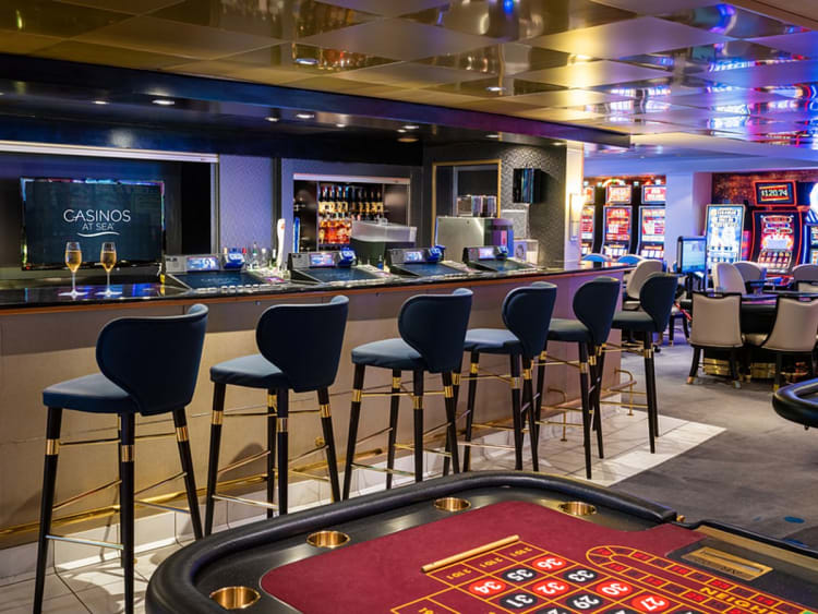 Norwegian Sky: Casino mit Bar auf Deck 7