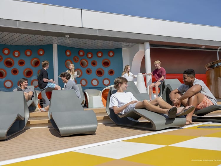 Disney Dream: Au&szlig;enbereich Jugendbereich "Vibe" auf Deck 5