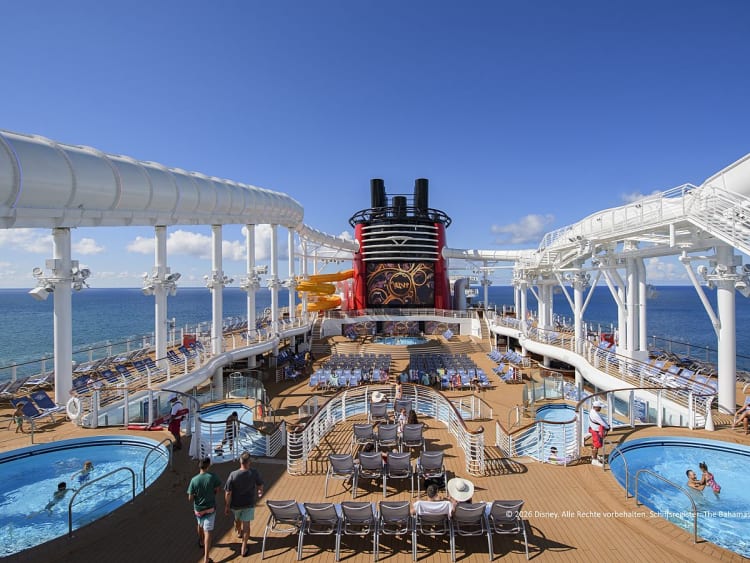 Disney Wish: Pool Deck auf Deck 11