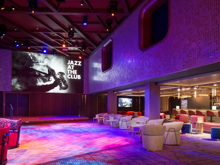 Celebrity Beyond: "The Club" auf Deck 4