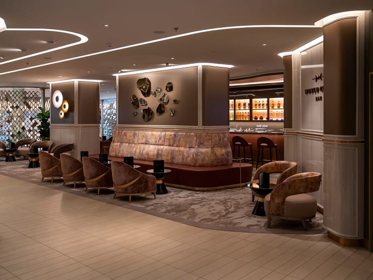 Celebrity Beyond: "World Class Bar" auf Deck 5