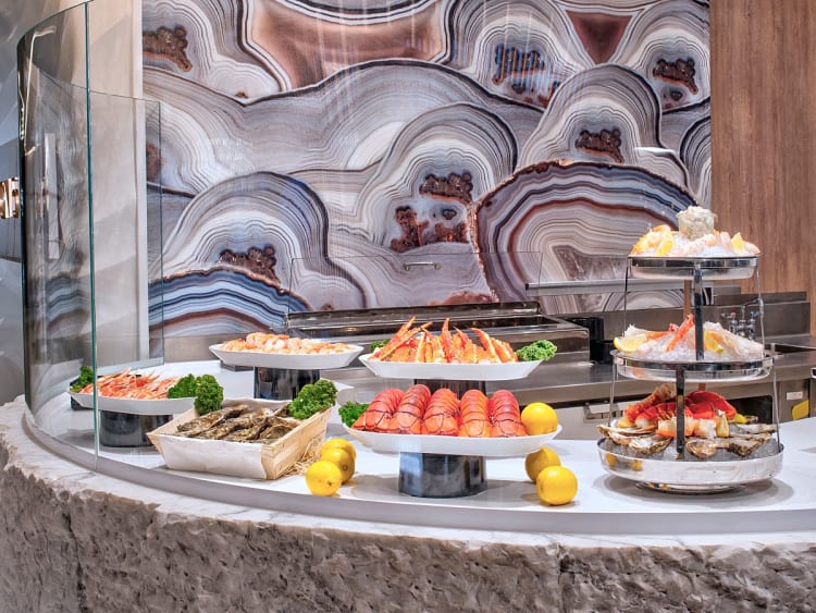 Celebrity Beyond: Restaurant "Raw On 5" auf Deck 5