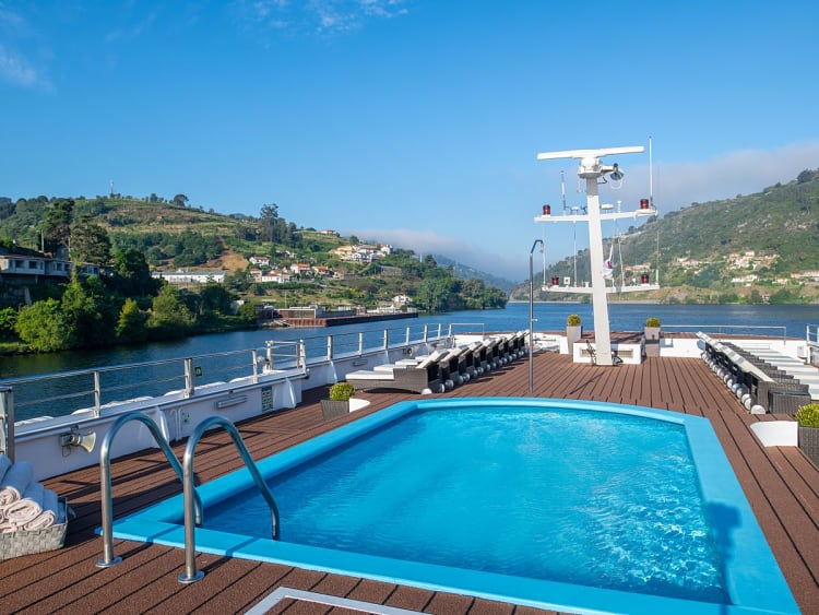 Douro Queen: Pool auf dem Sonnendeck