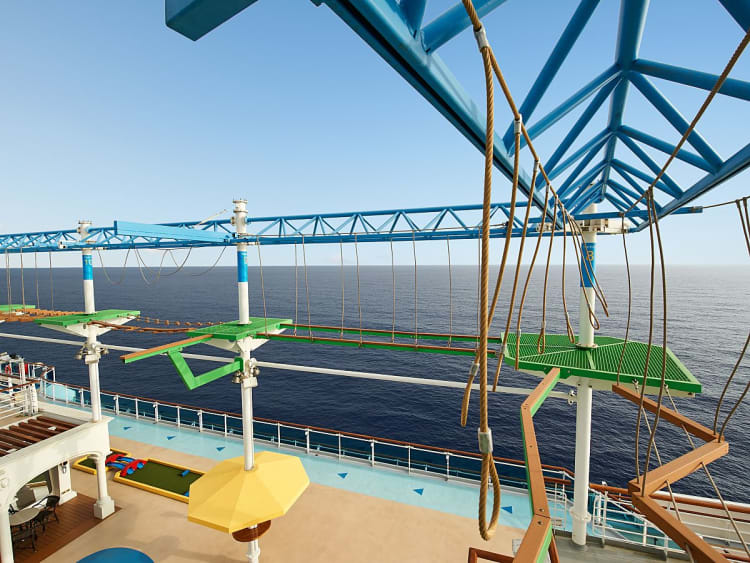 Carnival Venezia: Hochseilgarten auf Deck 14